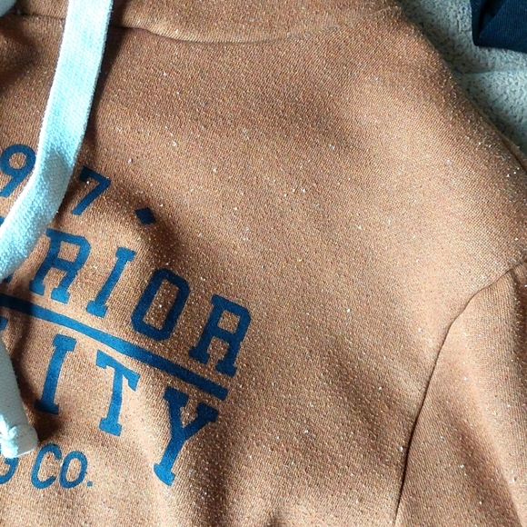 Gold hoodie with sparkle design - Picture 3 of 4